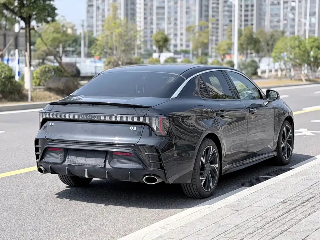 Lynk & Co 03 2025 1.5TD DCT Champion Edition Pro купить на сайте DeffCars