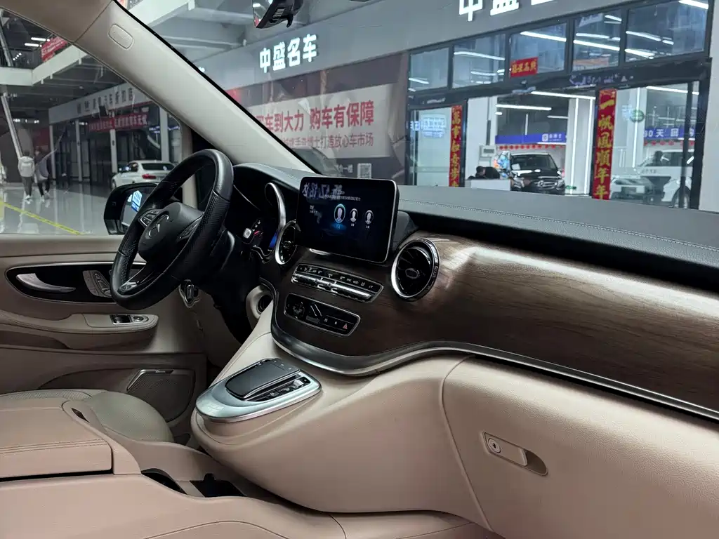Mercedes-Benz V-Class 2022 V 260 L Long Wheelbase Premium Edition купить на сайте DeffCars