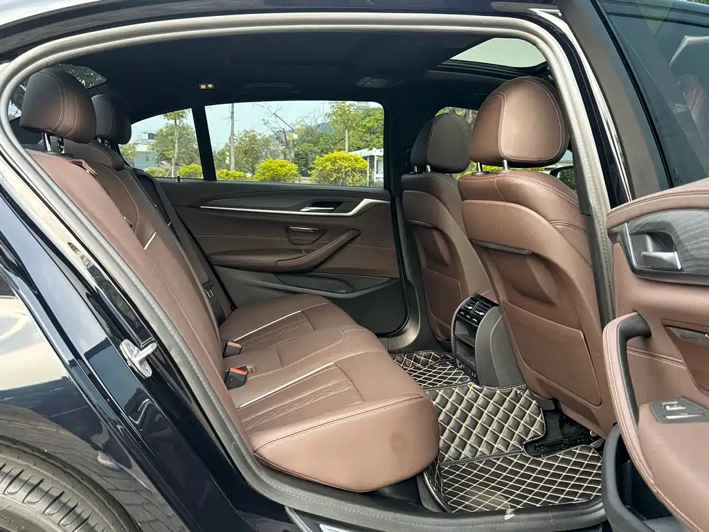BMW 5 Series 2021 530Li Leading M Sports Package купить на сайте DeffCars
