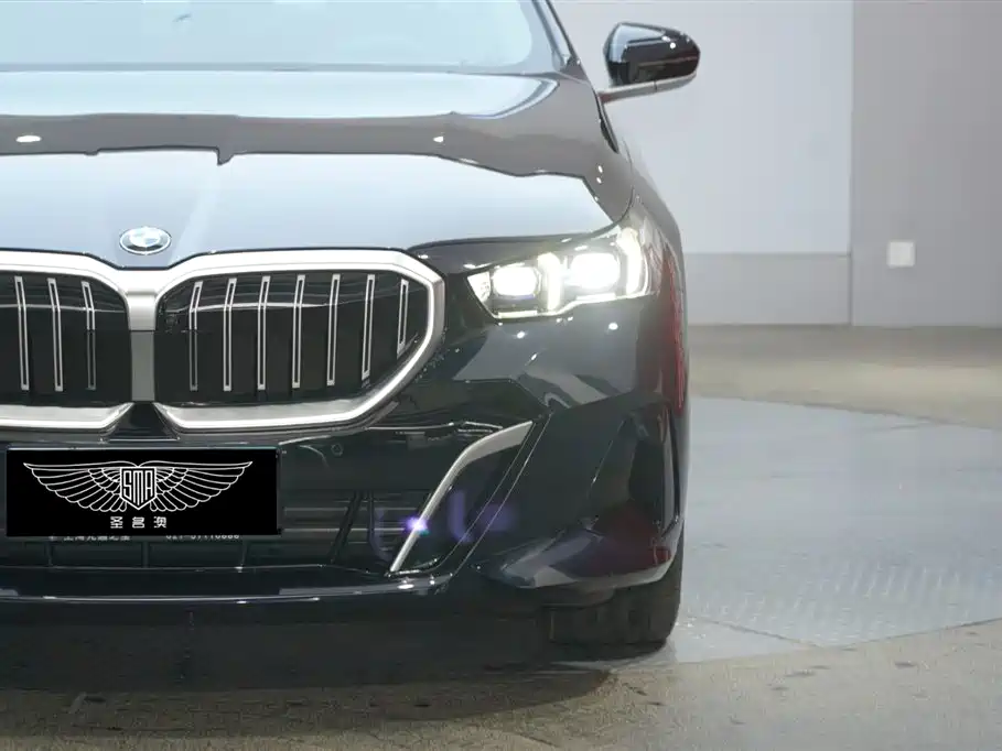 BMW 5 Series 2025 530Li Exclusive M Sports Package купить на сайте DeffCars