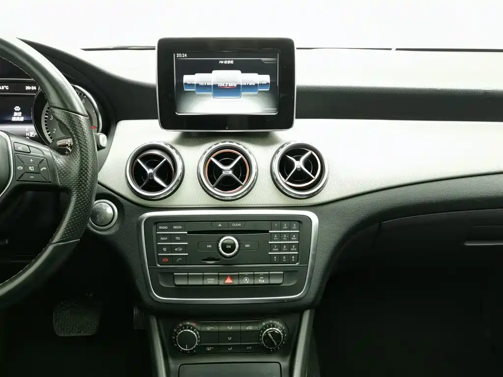 Mercedes-Benz GLA 2016 GLA 200 Dynamic купить на сайте DeffCars