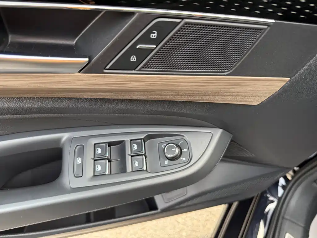 Passat 2020 330TSI Deluxe Edition National VI купить на сайте DeffCars
