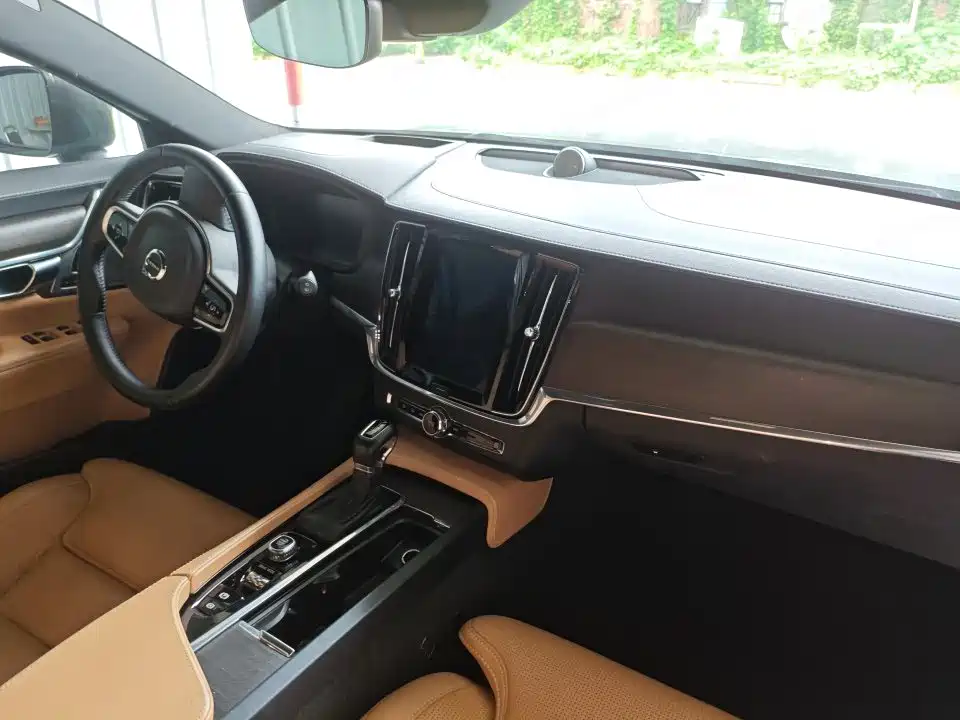 Volvo V90 2019 Cross Country T5 AWD Zhizun Edition National V купить на сайте DeffCars
