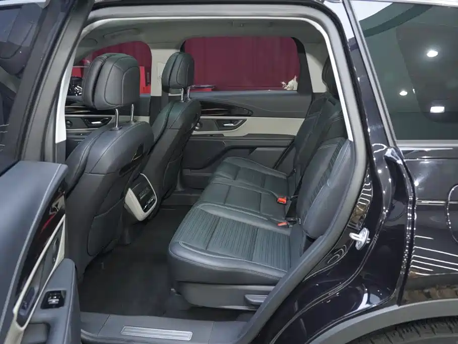Voyager 2023 2.0T four-wheel drive Zunrui version купить на сайте DeffCars