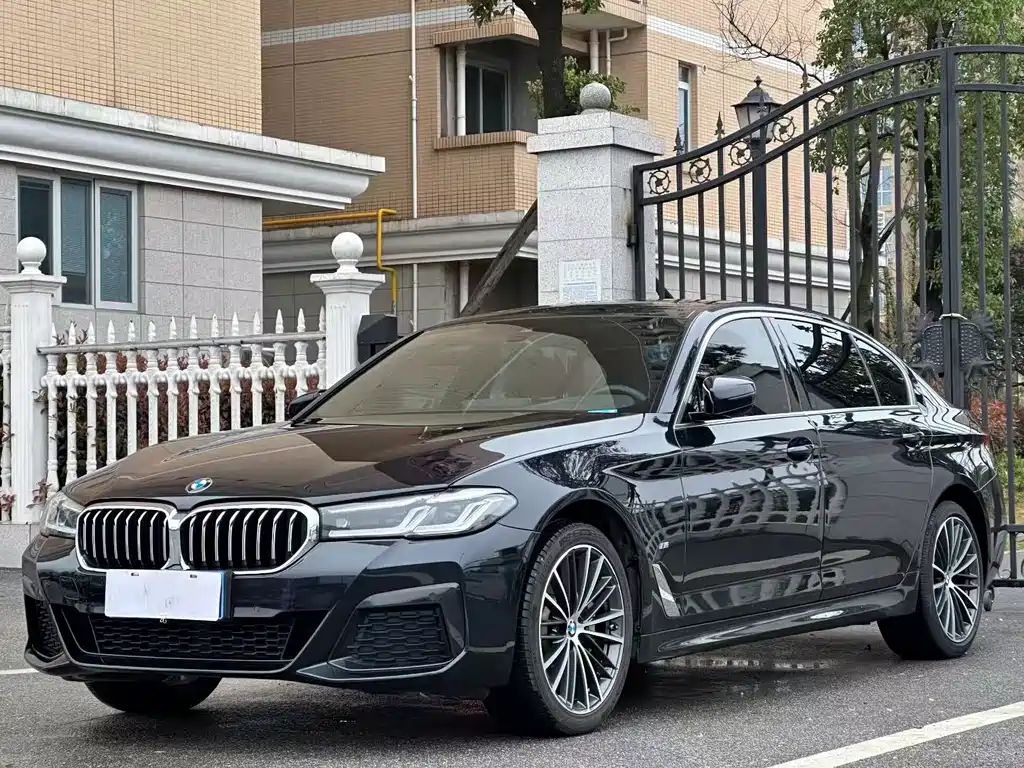 BMW 5 Series 2022 530Li Leading M Sports Package купить на сайте DeffCars