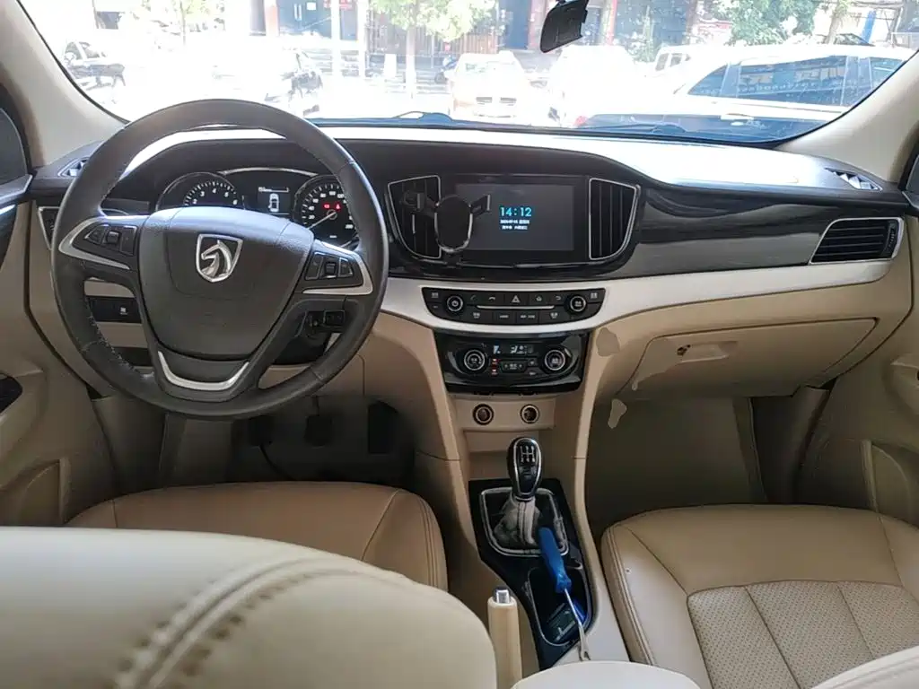 Baojun 730 2016 1.8L Manual Luxury 7 Seater купить на сайте DeffCars