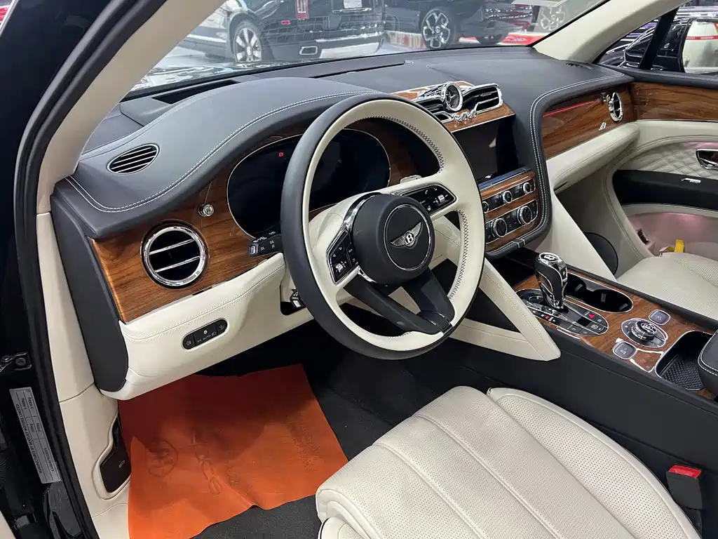 Bentayga 2024 4.0T V8 купить на сайте DeffCars