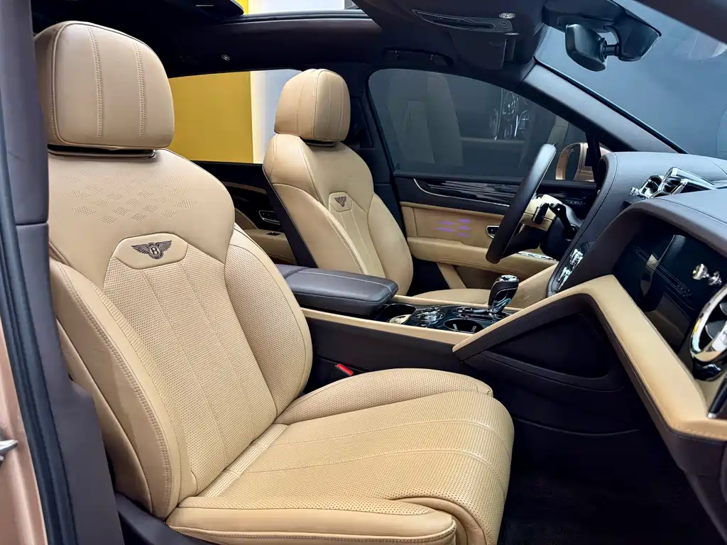 Bentayga 2023 4.0T V8 long wheelbase version купить на сайте DeffCars