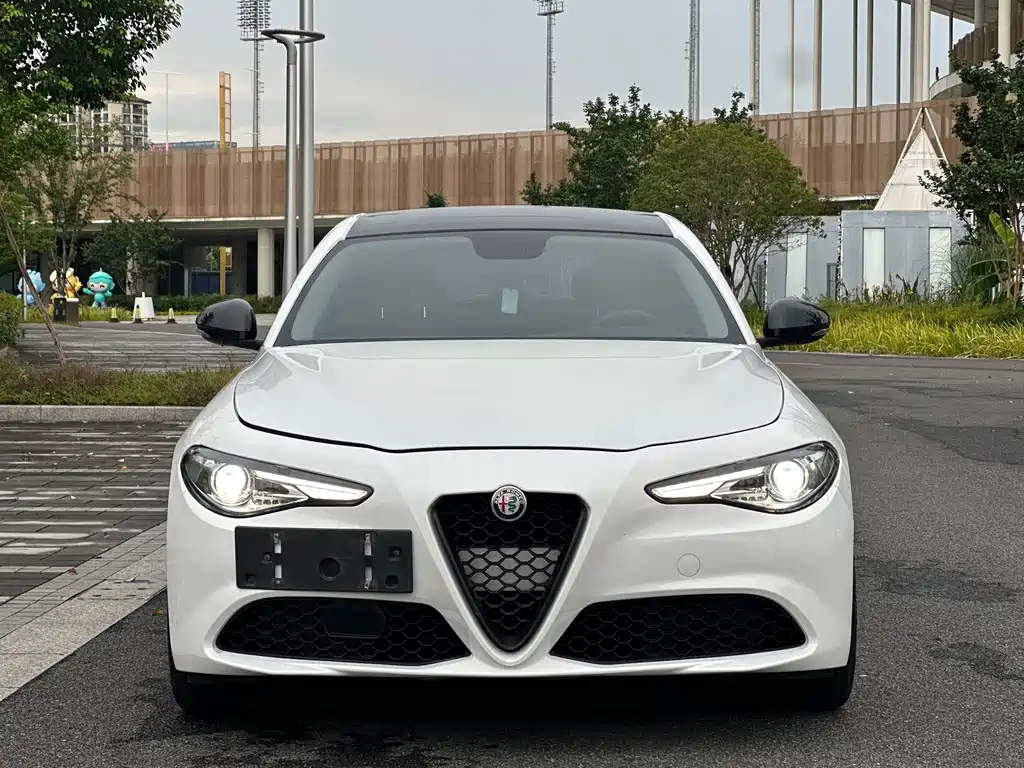 Giulia 2017 2.0T 200HP Deluxe Edition купить на сайте DeffCars
