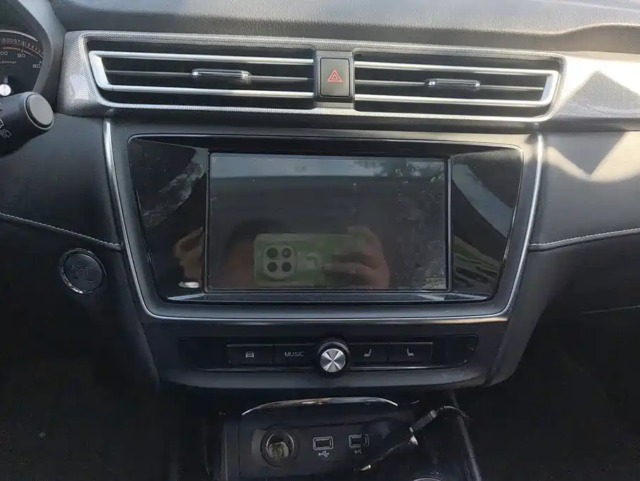 Roewe Ei5 2018 Internet flagship купить на сайте DeffCars