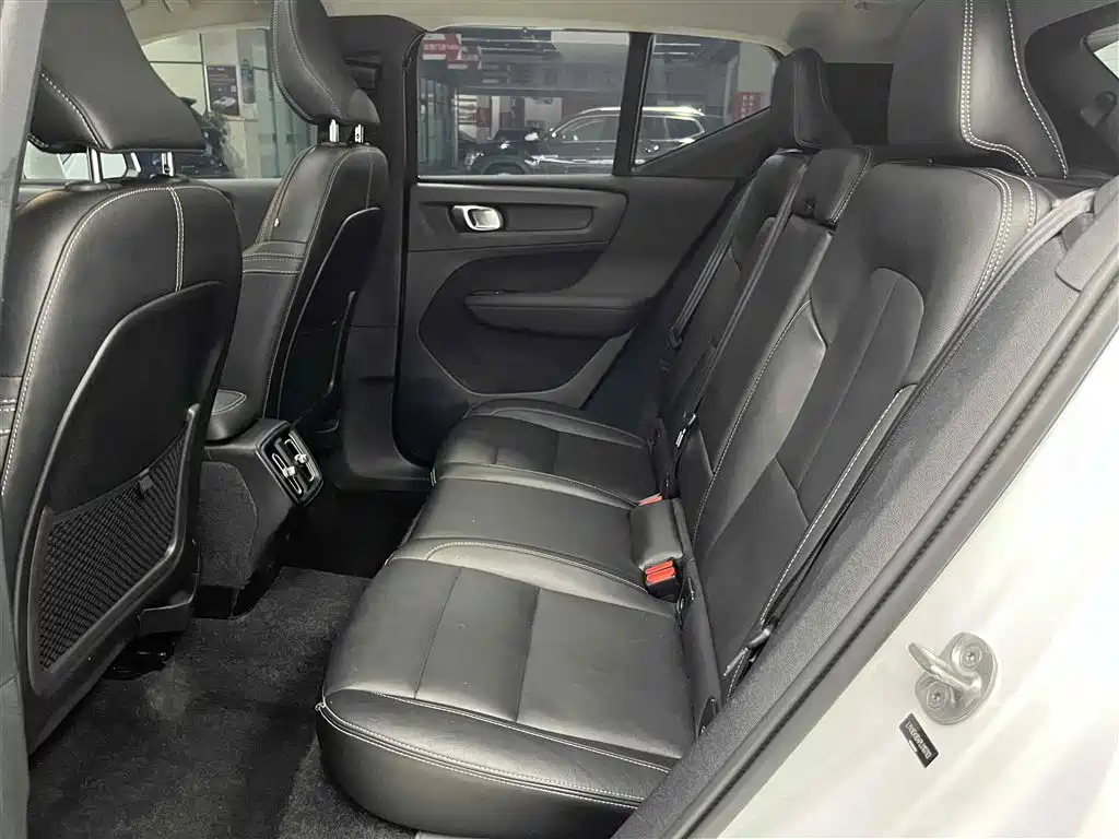 Volvo XC40 2023 B4 four-wheel drive Zhiyuan Deluxe Edition купить на сайте DeffCars