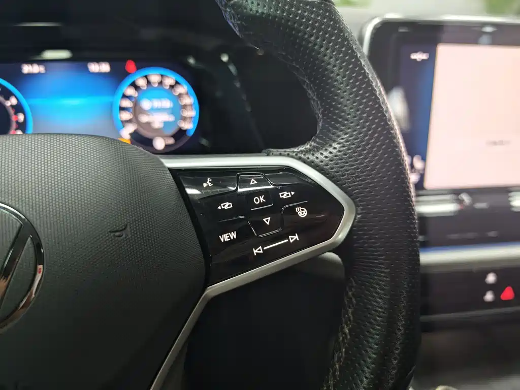Touron 2023 380TSI four-wheel drive luxury version купить на сайте DeffCars
