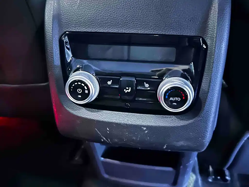 Lingyu 2023 EcoBoost 225 collar type 7 seats (2/3/2) купить на сайте DeffCars