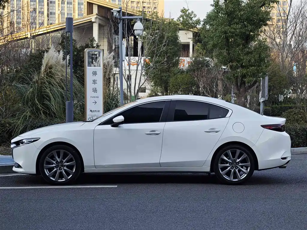 Mazda3 Angkesela 2021 2.0L Automatic Premium Edition купить на сайте DeffCars