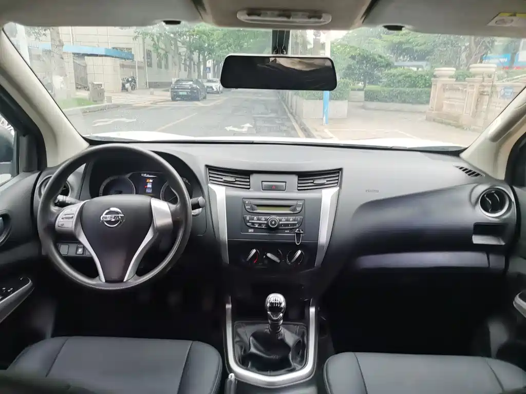 Navara 2021 2.5L manual two-wheel drive comfort model QR25 купить на сайте DeffCars