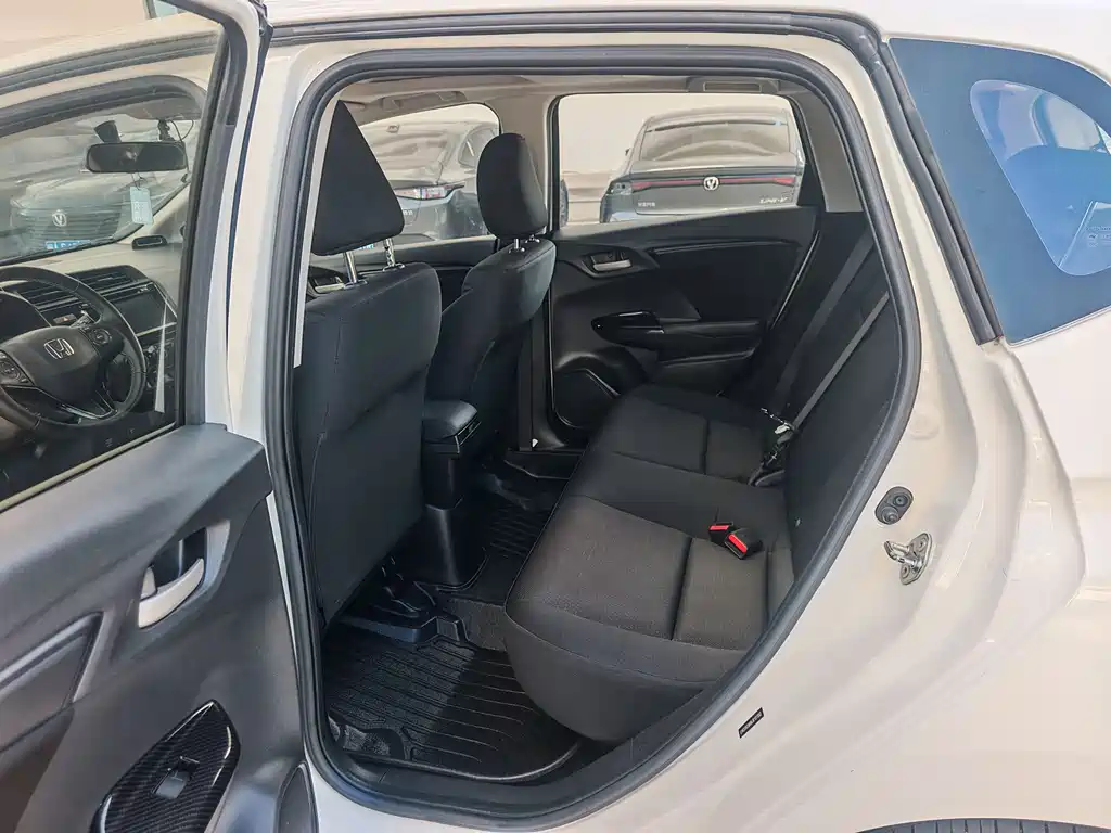 Fit 2018 1.5L CVT Comfort Sunroof Edition купить на сайте DeffCars