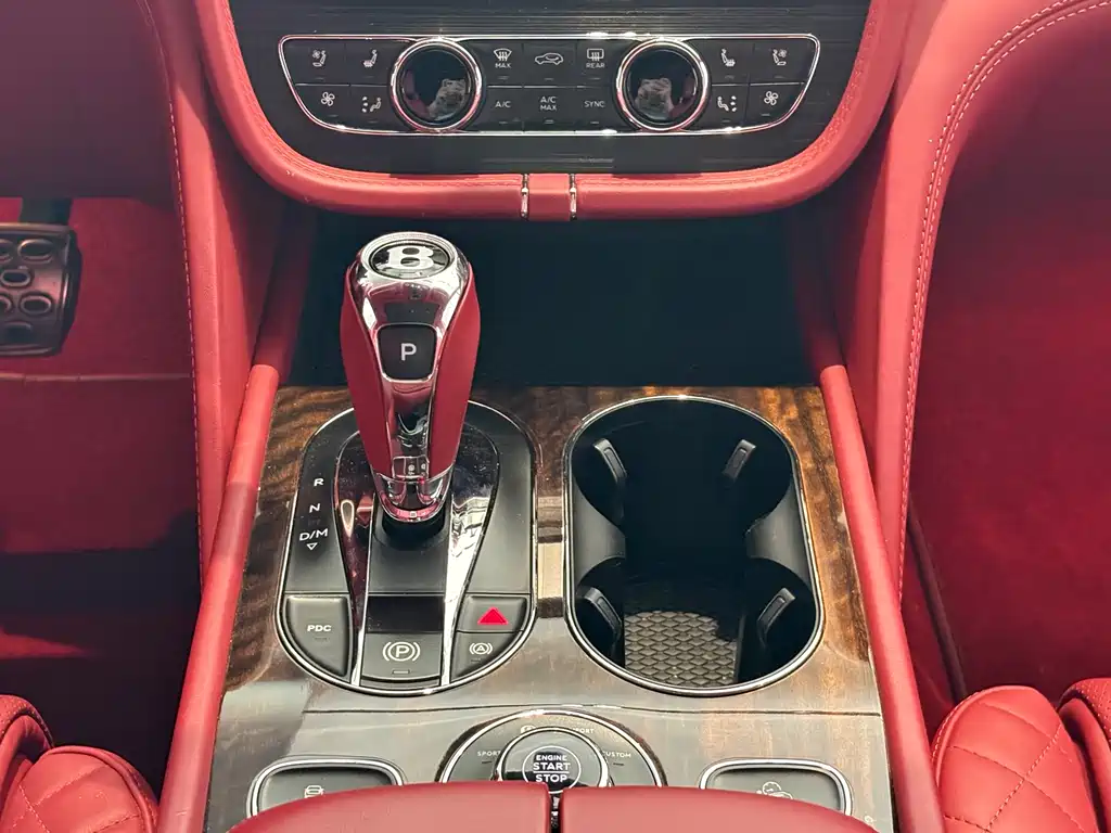 Bentayga 2017 6.0T Standard Edition купить на сайте DeffCars