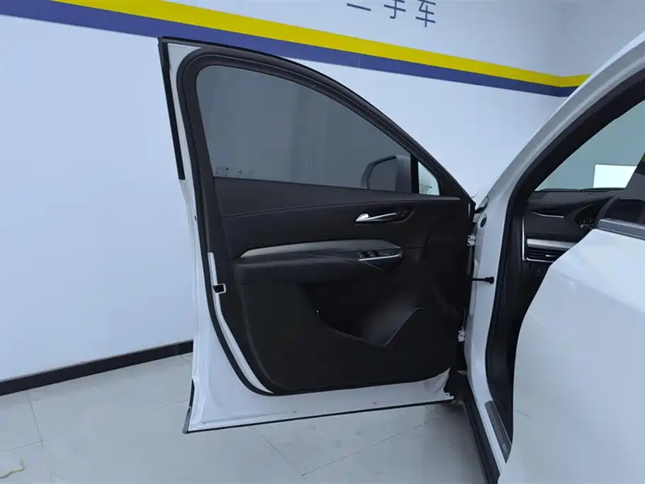 Cadillac XT4 2023 28T two-wheel drive luxury model купить на сайте DeffCars