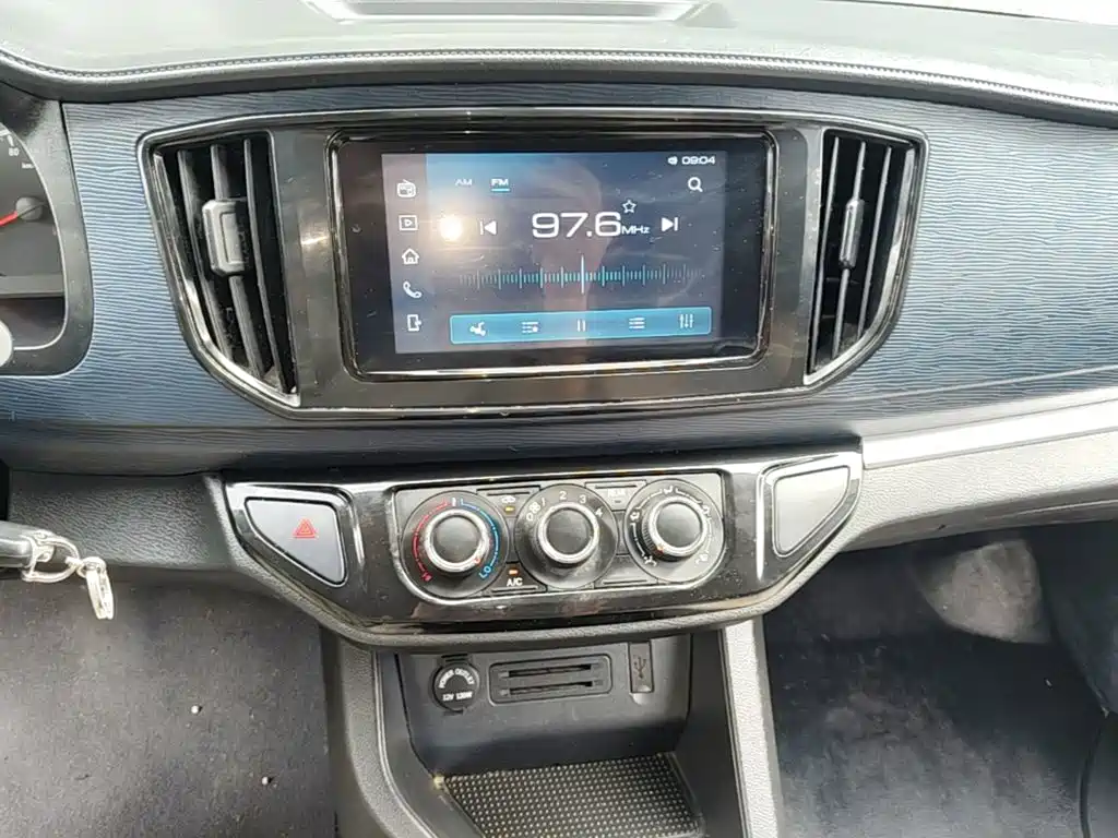 Lingzhi 2023 M5L 1.6L basic model 7 seats купить на сайте DeffCars