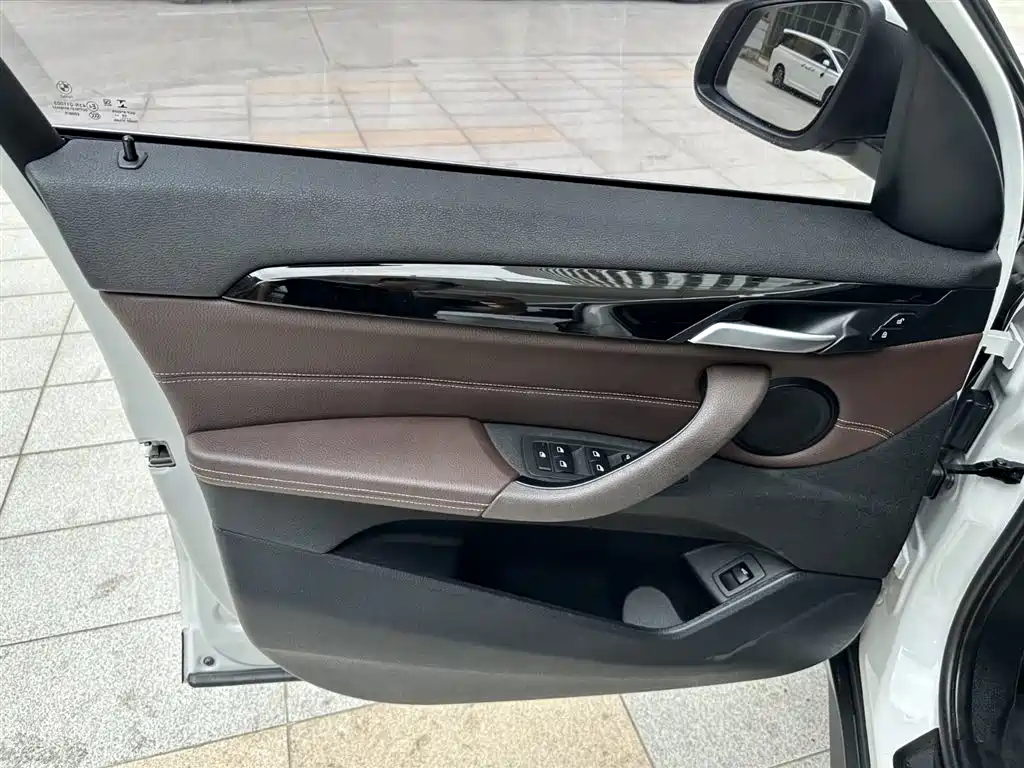 BMW X1 2020 sDrive25Li Leading Model купить на сайте DeffCars