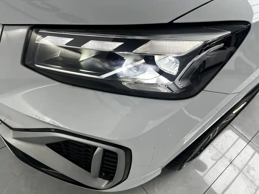 Audi Q2L 2023 35TFSI fashionable and dynamic купить на сайте DeffCars