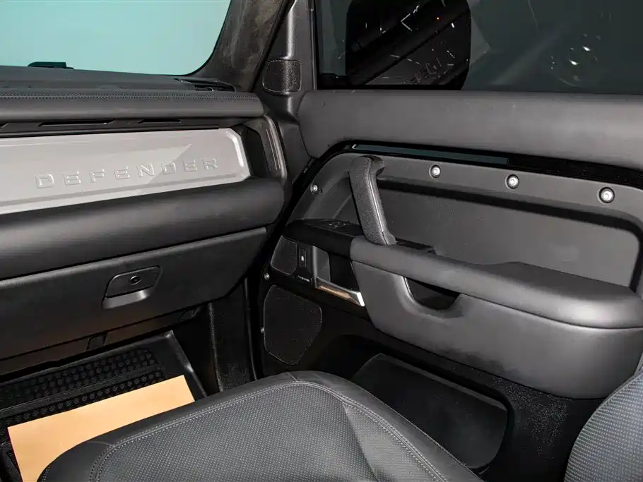 Land Rover Defender 2025 110 3.0T P400 X-Dynamic HSE купить на сайте DeffCars