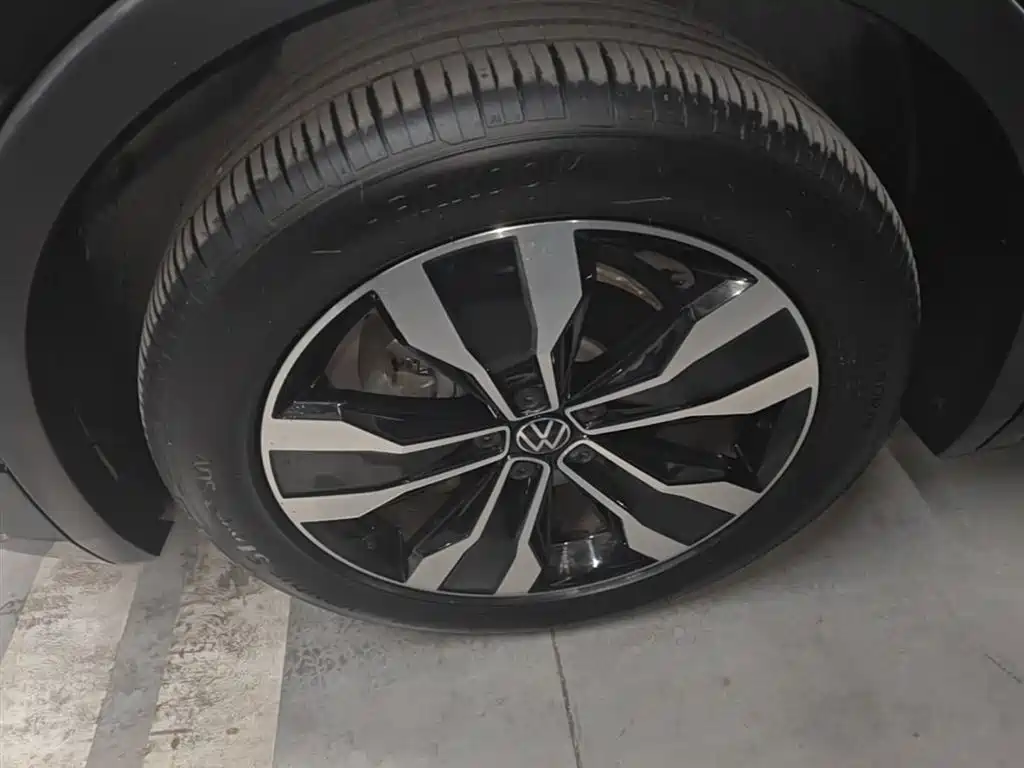 Tiguan L 2025 model 330TSI automatic two-wheel drive R-Line Longyao Edition купить на сайте DeffCars