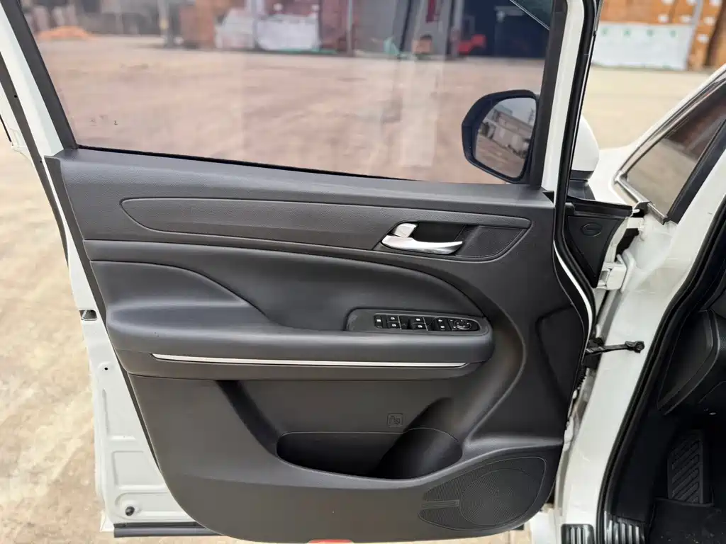 Trumpchi M6 2019 270T automatic luxury version (seven seats) National V купить на сайте DeffCars