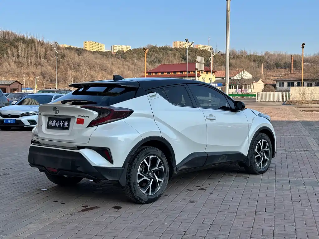 Toyota C-HR 2018 2.0L Luxury Sunroof Edition National V купить на сайте DeffCars