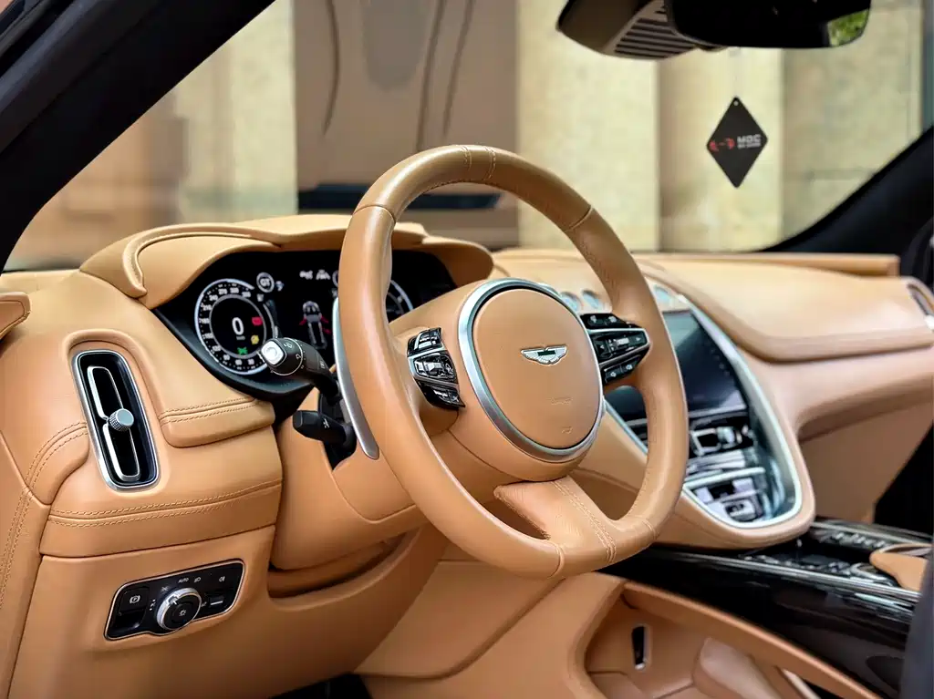 Aston Martin DBX 2020 4.0T V8 купить на сайте DeffCars