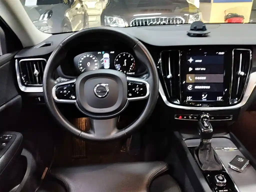 Volvo S60 2020 T4 Zhiyuan Luxury Edition купить на сайте DeffCars