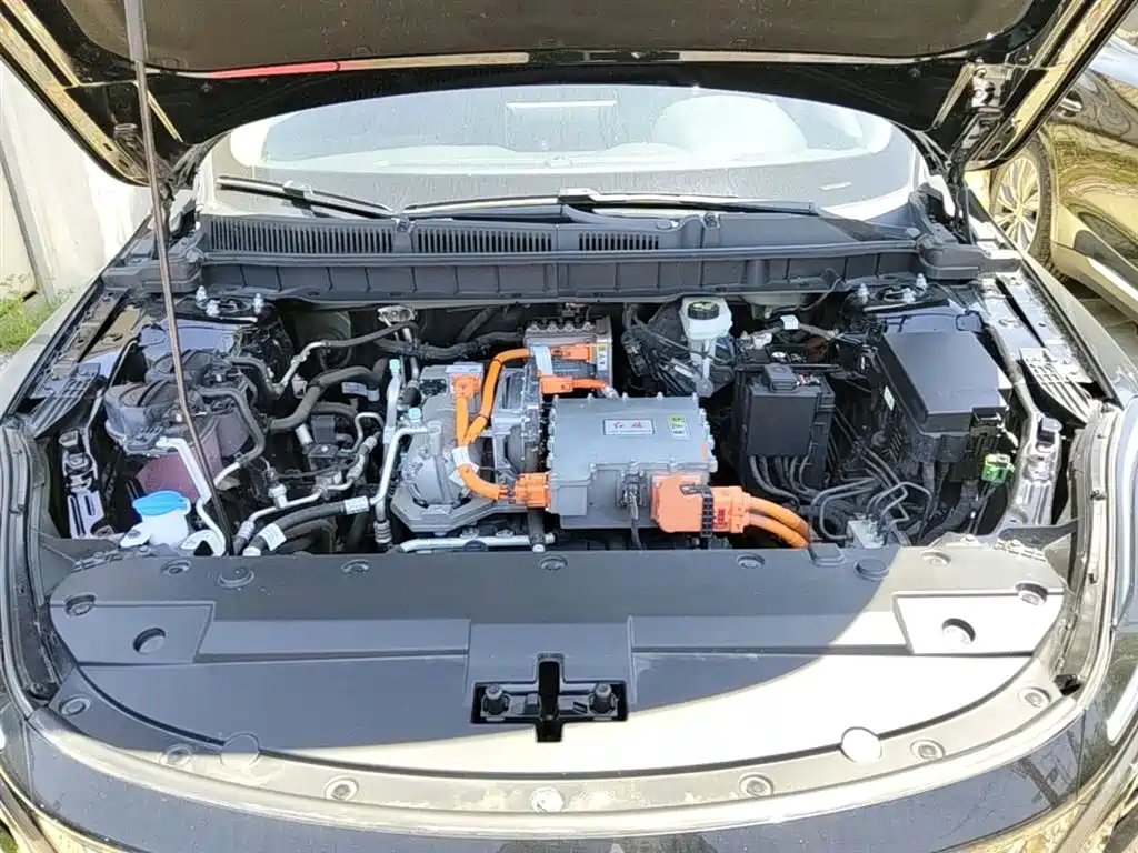 Hongqi E-QM5 2023 facelift basic travel version купить на сайте DeffCars
