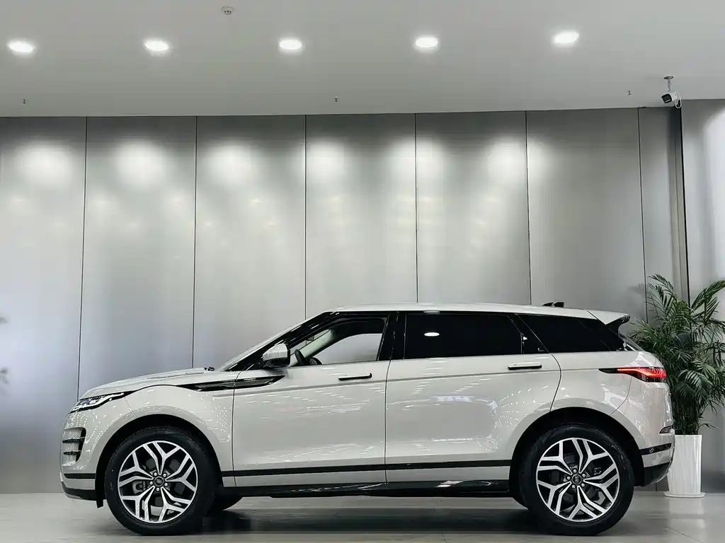 Range Rover Evoque 2023 Evoque L 249PS Deluxe Edition купить на сайте DeffCars