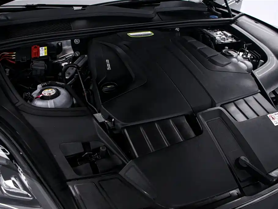 Cayenne New Energy 2023 Cayenne E-Hybrid 2.0T купить на сайте DeffCars