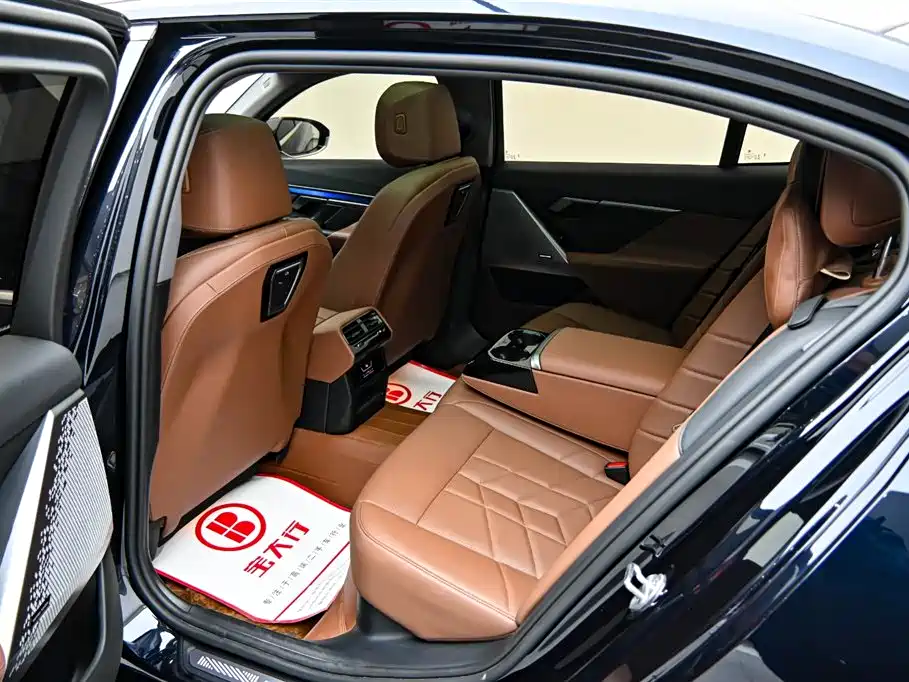 BMW 5 Series 2024 530Li Leading M Sports Package купить на сайте DeffCars