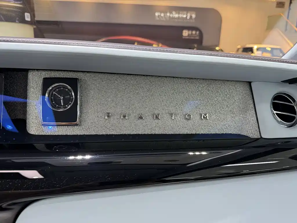 Phantom 2018 6.7T long wheelbase version купить на сайте DeffCars