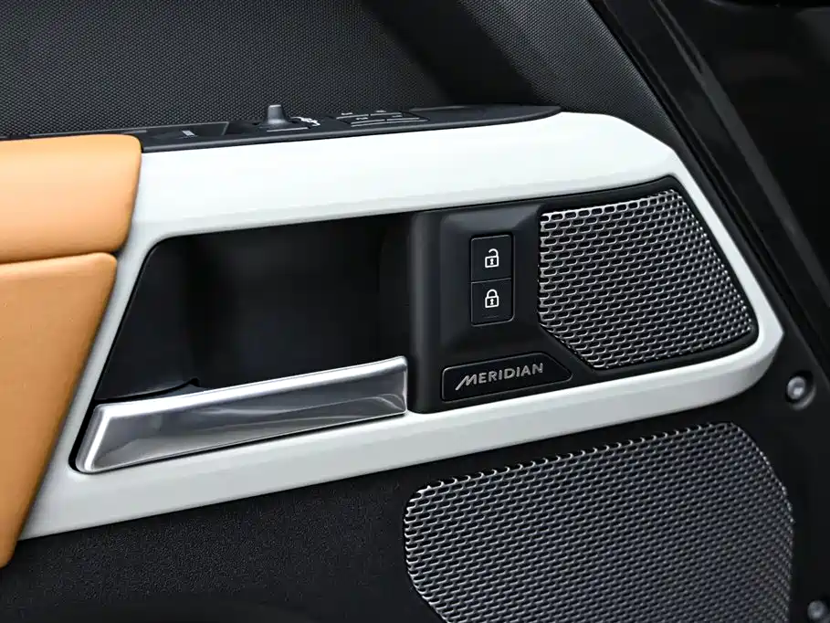 Land Rover Defender 2024 110 3.0T P400 X-DYNAMIC HSE купить на сайте DeffCars