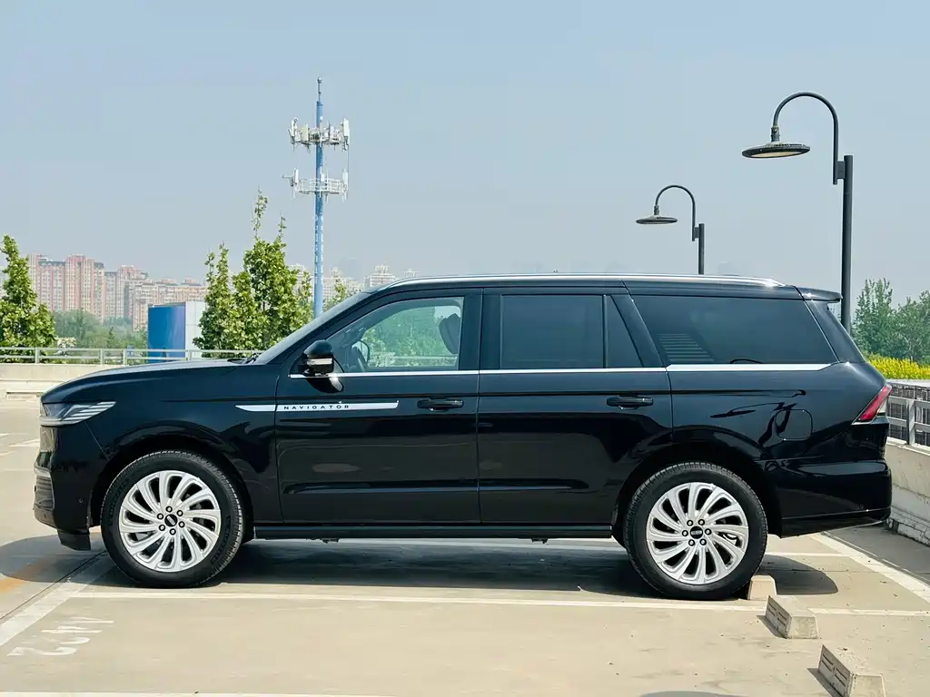 Navigator 2025 3.5T President Edition купить на сайте DeffCars