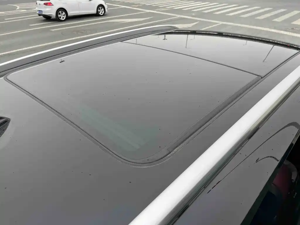 Hongqi HS5 2023 2.0T Qixiang Pro version купить на сайте DeffCars