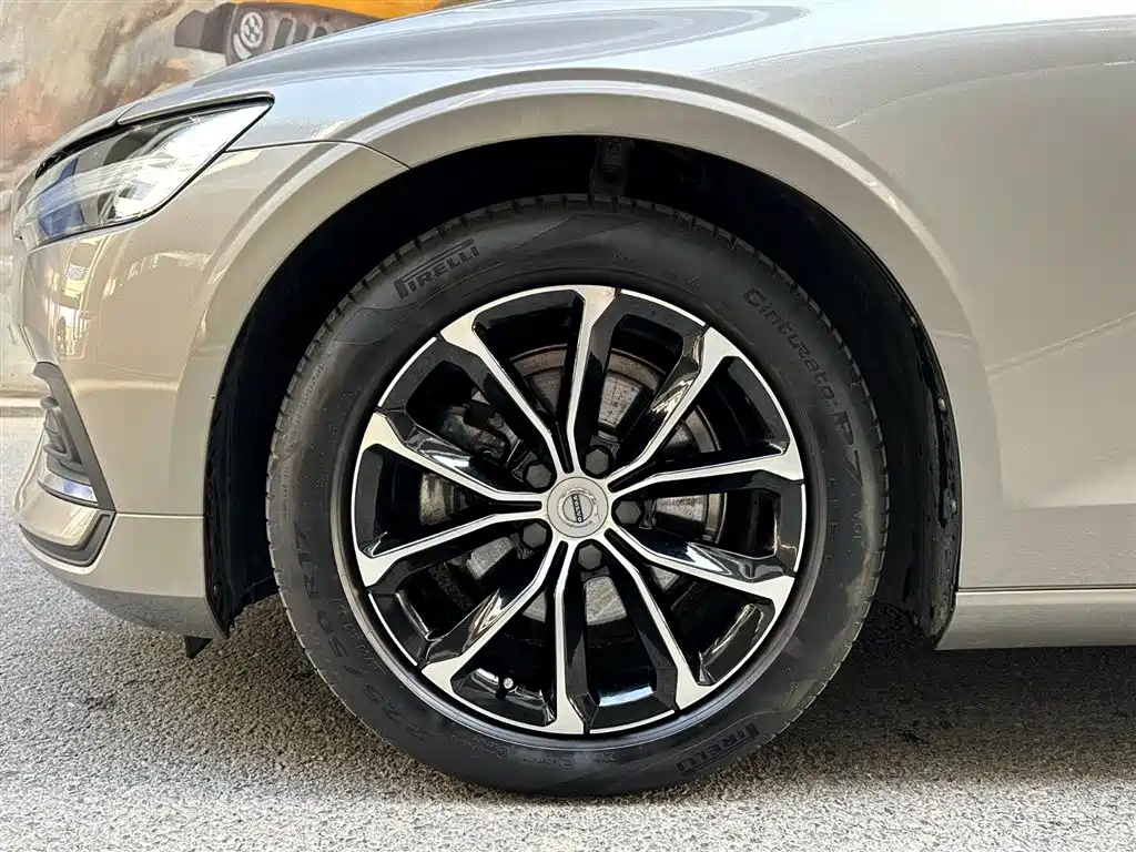 Volvo S60 2022 B4 Zhiyi Luxury Edition купить на сайте DeffCars