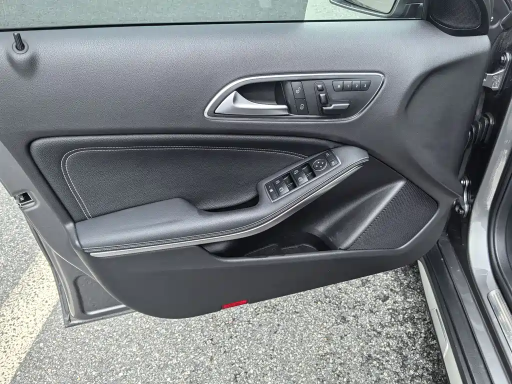 Mercedes-Benz GLA 2015 GLA 220 4MATIC Fashion Model купить на сайте DeffCars