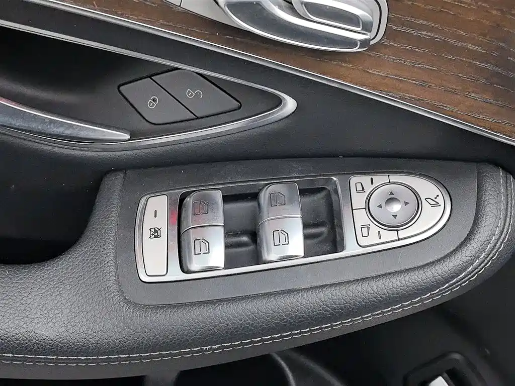 Mercedes-Benz GLC 2022 facelift GLC 260 L 4MATIC luxury model купить на сайте DeffCars