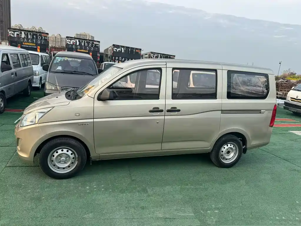 Wuling Rongguang V 2016 1.5L standard model купить на сайте DeffCars