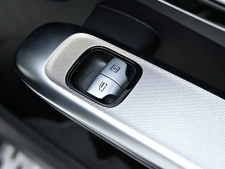 Mercedes-Benz GLC 2024 GLC 260 L 4MATIC luxury model 5 seats купить на сайте DeffCars