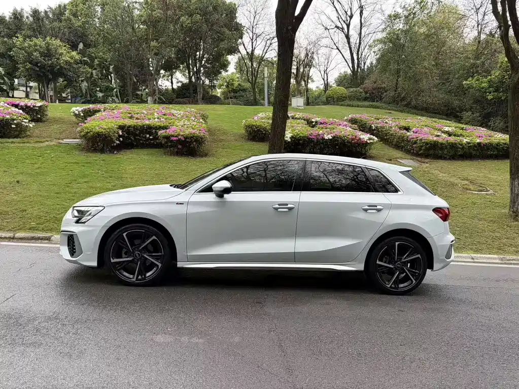 Audi A3 2024 Sportback 35 TFSI stylish and sporty купить на сайте DeffCars
