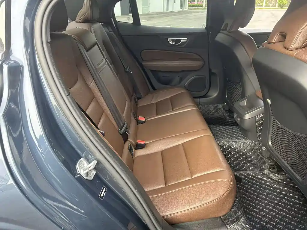 Volvo S60 2021 T4 Zhiyi Luxury Edition купить на сайте DeffCars