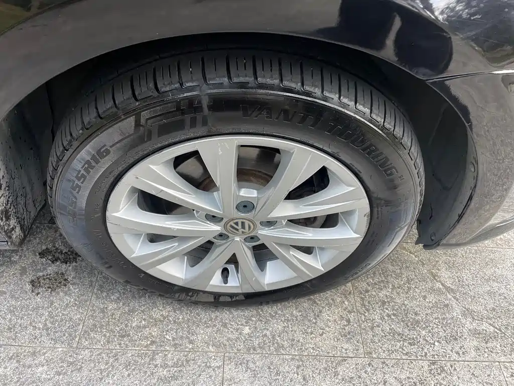 Lavida 2017 1.6L manual comfort version купить на сайте DeffCars