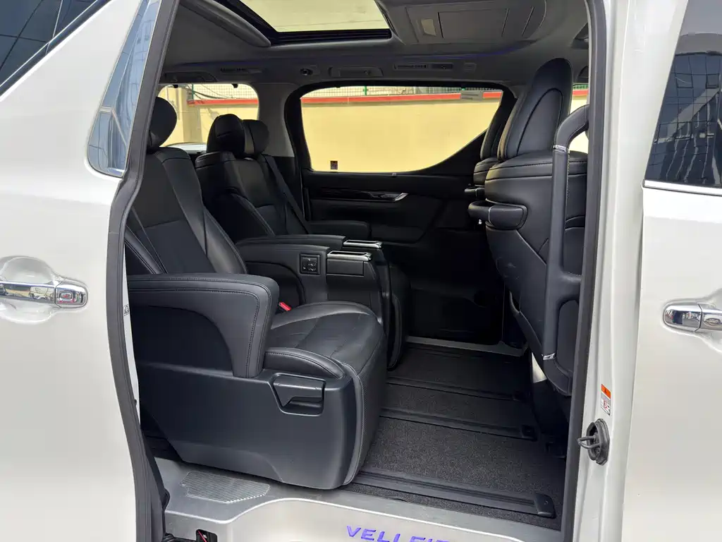 Wilfa 2023 Crown Dual Engine 2.5L HV Deluxe Edition купить на сайте DeffCars
