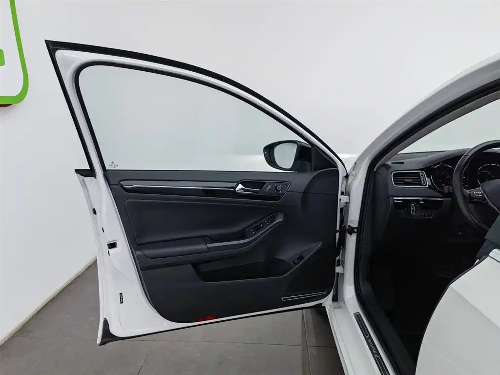 Sagitar 2018 280TSI DSG luxury model купить на сайте DeffCars