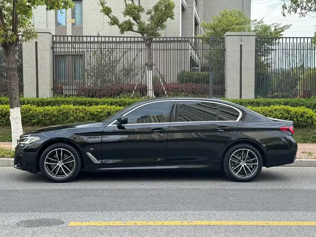 BMW 5 Series 2021 525Li M Sports Package купить на сайте DeffCars